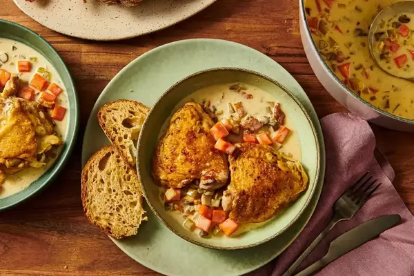 Creamy Braised Chicken with Bacon and White Wine: A Culinary Homage to French Comfort