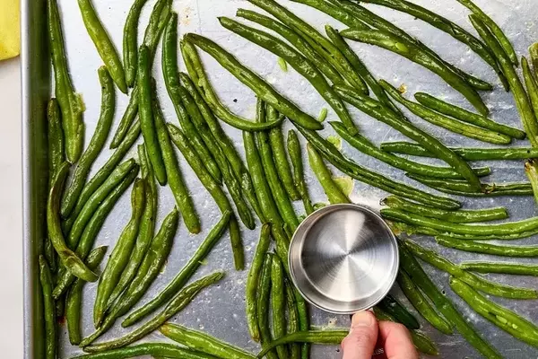 Delectable Smashed Green Beans with Parmesan and Balsamic Glaze