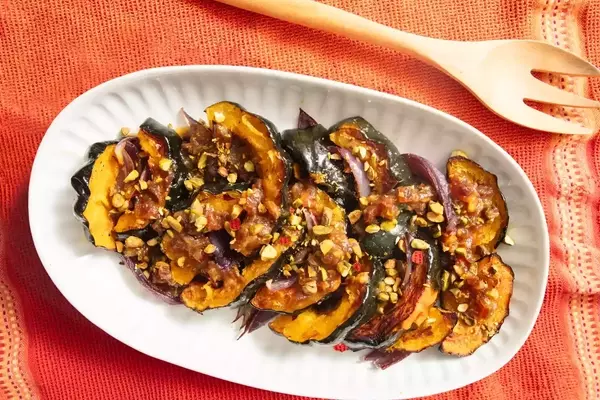 Culinary Harmony: Roasted Acorn Squash with Caramelized Red Onions and Honey-Date Vinaigrette