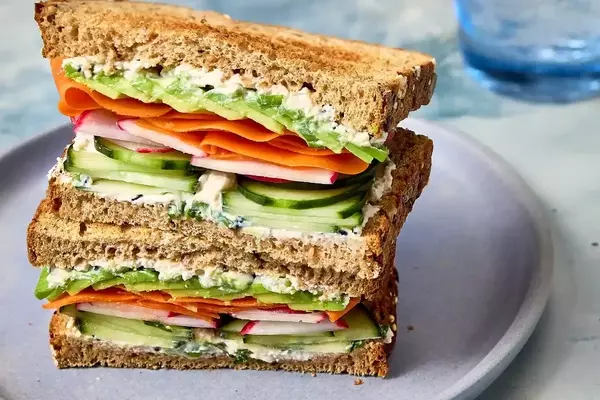 18 Mediterranean Diet Lunches to Help Reduce High Cholesterol