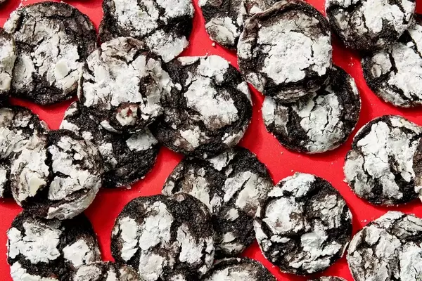 Effortless Chocolate Crinkle Cookies with a Brownie Mix Hack