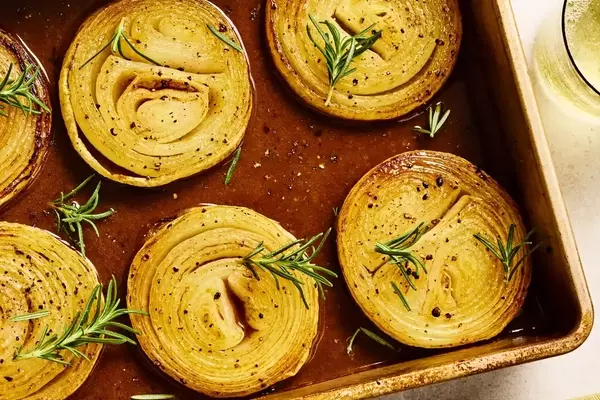 Balsamic Rosemary Melting Onions: A Flavorful Side Dish