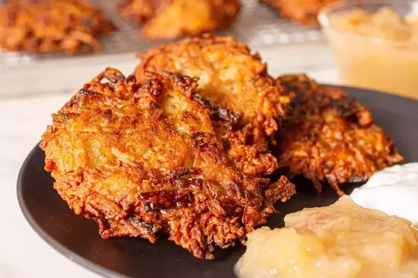 A Revolutionary Approach to Crafting Crispy Latkes