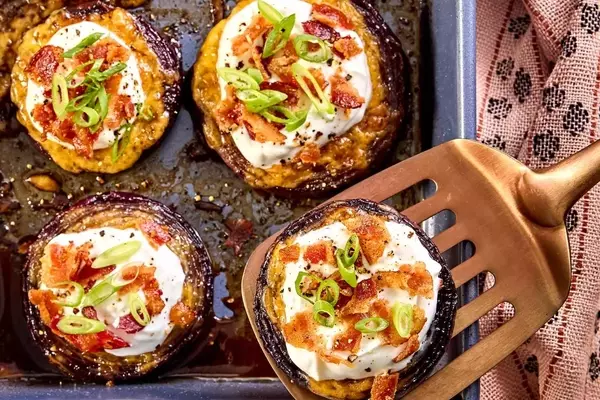 Delicious Melted Onions with Savory Toppings