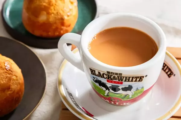 Crafting Authentic Hong Kong-Style Milk Tea at Home