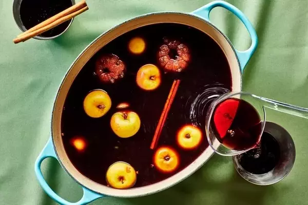 Crafting the Ultimate Cozy Mulled Wine Evening: Essentials for a Memorable Gathering