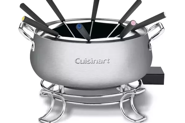 Mastering the Art of the Retro Fondue Party at Home