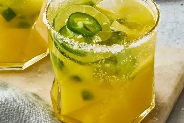 Refreshing Mango-Jalapeño Mocktail: A Sugar-Free Delight