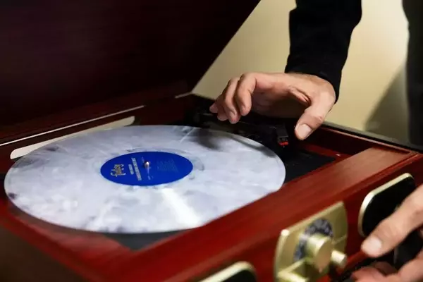Texas Doctor Uses Vinyl Records to Bring Comfort and Joy to Hospital Patients