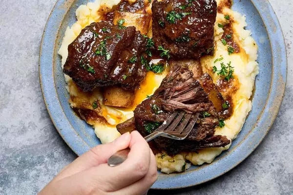 Tender Tamarind-Braised Beef Short Ribs: A Culinary Delight