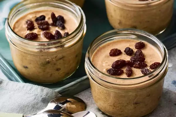 Overnight Cinnamon Raisin Oats: A Healthy and Convenient Breakfast