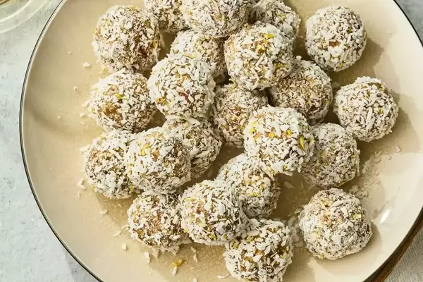 Zesty Lemon Energy Bites: A Wholesome & Sugar-Free Snack