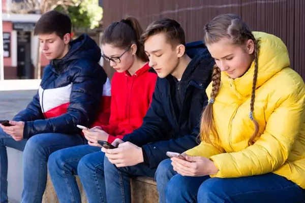 Why the Bark Phone Starter Plan Is an Excellent First Phone for Kids