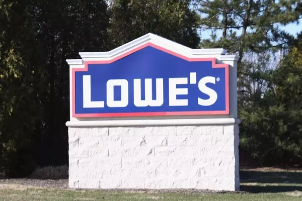 Lowe's Offers Significant Discount on DeWalt 20V Max Batteries