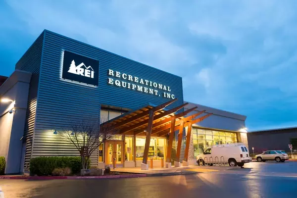 REI Offers Over 30% Off on a Top-Rated Cotopaxi Rain Jacket