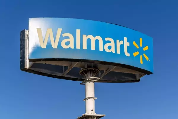 Walmart Offers Over 50% Off 'Stellar' Rechargeable Work Light