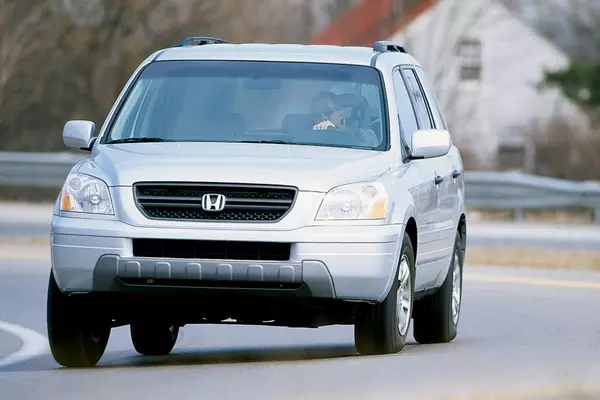 A Comprehensive Look at the 2003 Honda Pilot EX: Redefining the Mid-Size SUV Segment