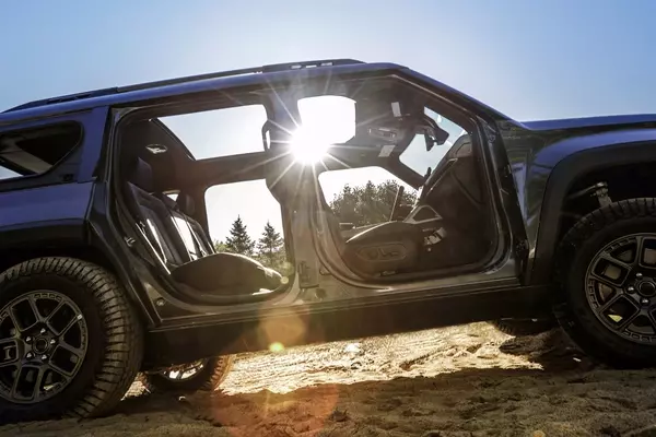 Jeep's Electric Recon: A Hidden Winch in the Frunk?