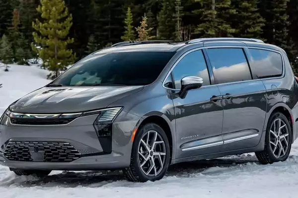 Chrysler Replaces Voyager with New Pacifica LX
