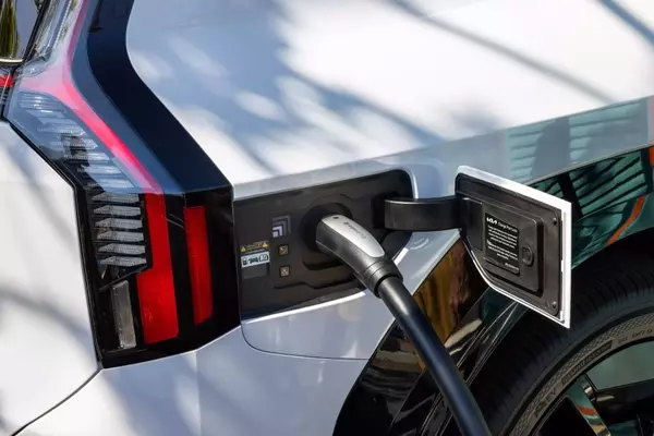 Rising Fuel Costs Drive US Consumers Towards Electric Vehicles