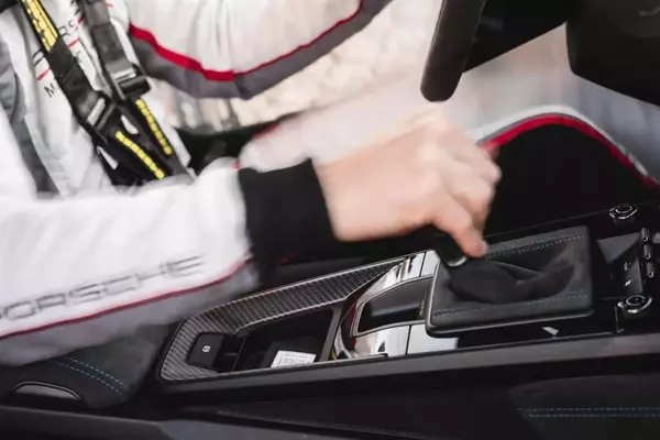 Porsche's Innovative Gearbox Blends Manual and Automatic Driving