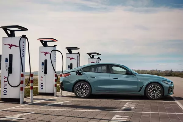 BMW Prioritizes Pure EVs, Dismisses Range Extenders
