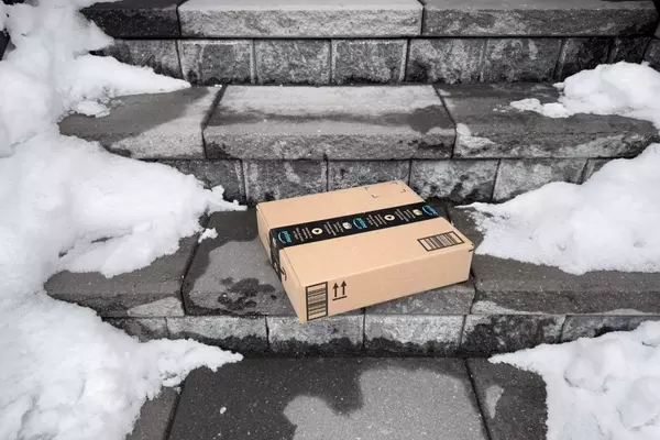 Amazon's 'Very Bright' Rechargeable Flashlight Now 37% Off