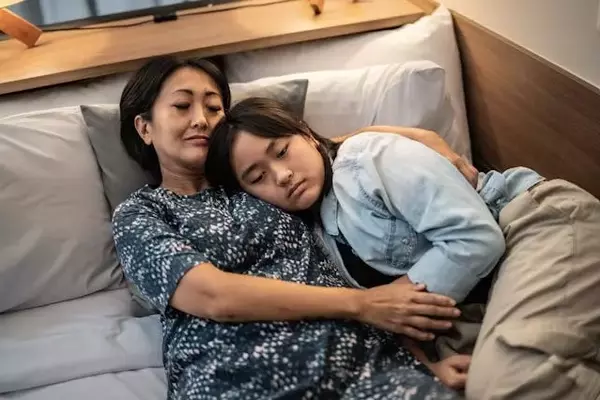 Understanding Teenagers' Bedtime Conversations: The 'Night Shift' Phenomenon
