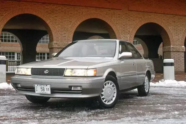 A Retrospective Review of the 1990 Lexus ES250: Blending Luxury and Performance