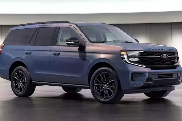 Ford Expedition Celebrates 30 Years with Special Edition Featuring Mustang Dark Horse Paint