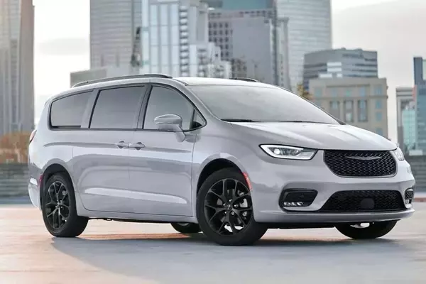 Chrysler Minivans Recalled for Airbag Defect