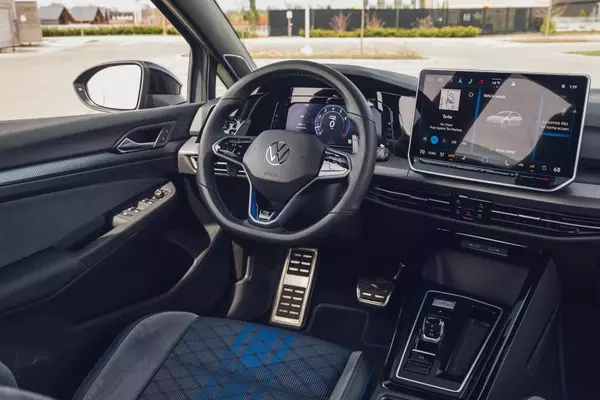 2026 Volkswagen Golf R: Euro Style Package Enhancements
