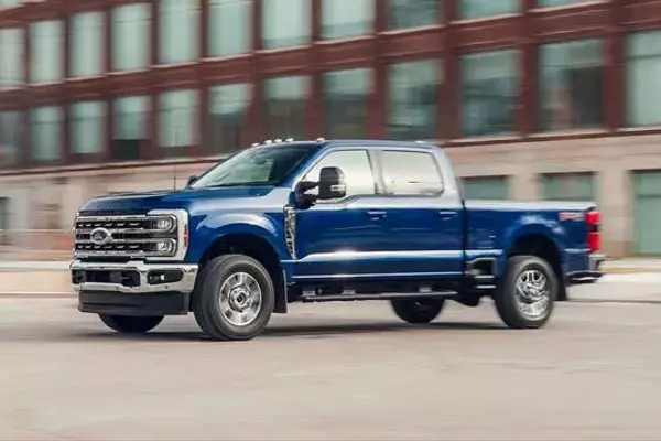 2026 Ford F-250 Super Duty Lariat: The "Godzilla" V-8 Roars