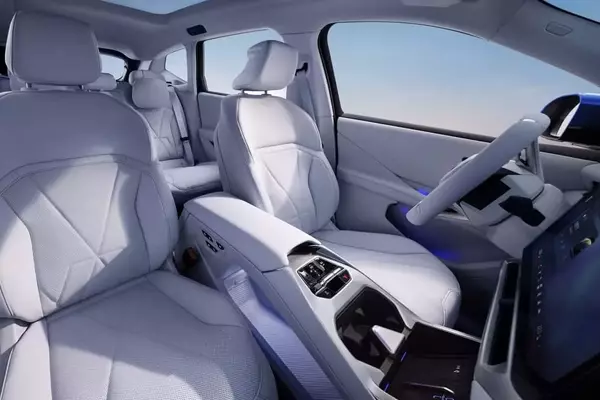 BMW Unveils Enhanced iX3 Long Wheelbase with Premium Interior for China Market