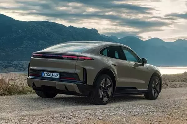 Porsche Unveils the All-Electric 2026 Cayenne Coupe