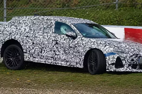 Audi RS6 Prototype Collides During Nürburgring Testing