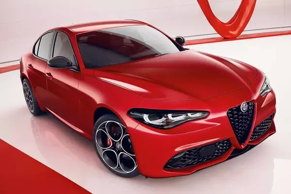 Alfa Romeo Giulia and Stelvio Get Performance Pack Update