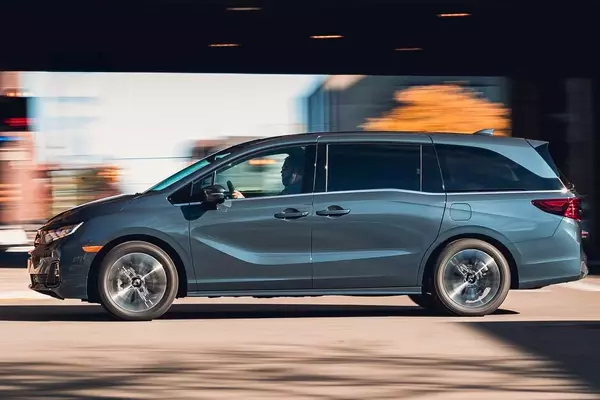 Honda and Acura Delay Next-Generation Models Amidst EV Strategy Shift