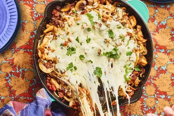 Delectable Chicken Alambre Skillet: A Mexican Culinary Delight