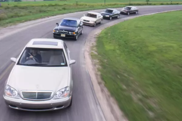 2000 Luxury Sedan Showdown: A Timeless Comparison