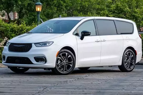 Exploring Top Pre-Owned Minivans and Essential Buying Advice