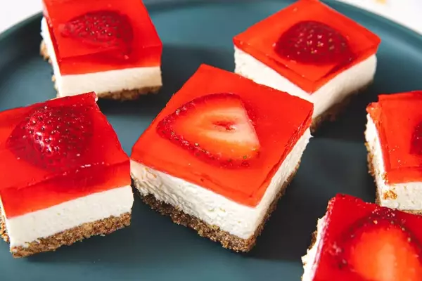 Homemade Strawberry Pretzel Delight: A Fresh Take on a Classic