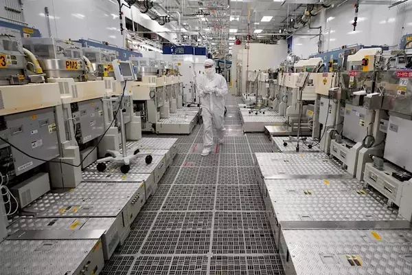 Stock Futures Show Resilience After Tech Sector Decline; Micron Earnings in Focus