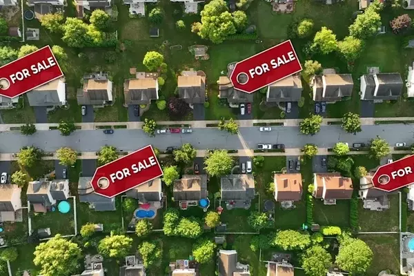 Housing Market Sees Significant Dip in Asking Prices, Shifting Dynamics for Buyers and Sellers