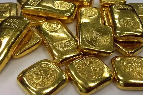 Gold Prices Decline as U.S. Dollar Strengthens