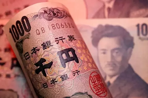 Japanese Yen Remains Weak as Investors Await Intervention, Dollar Stabilizes
