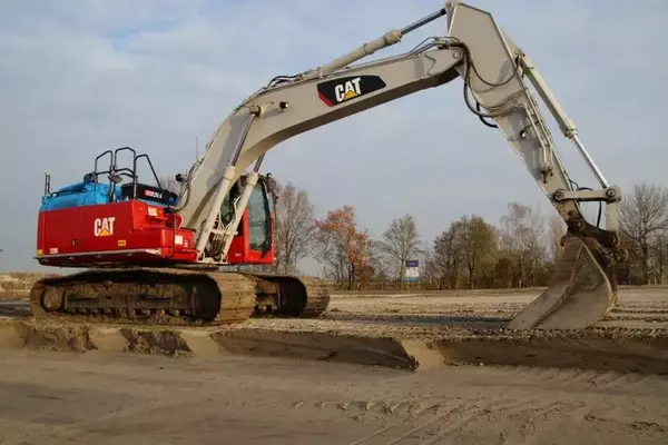 Caterpillar's Strategic Capital Returns: Dividends and Buybacks Impacting Tax Efficiency