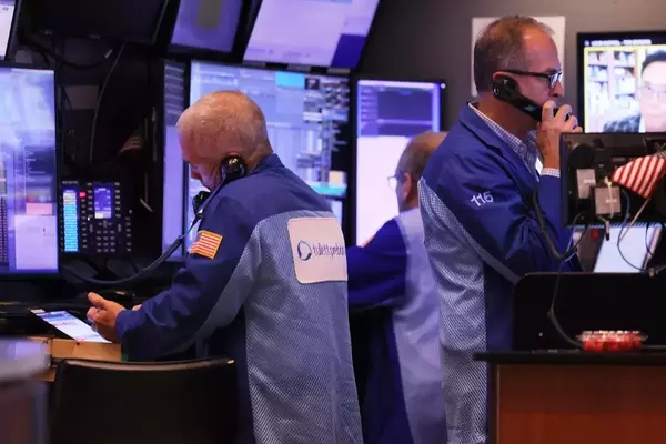 Understanding Leveraged and Non-Leveraged Nasdaq ETFs: QQQ vs. TQQQ
