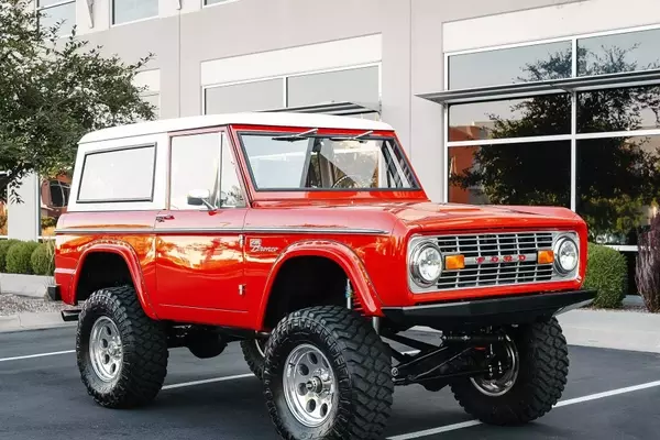 Revived Icon: The 1968 Ford Bronco with Modern Enhancements and Low Mileage