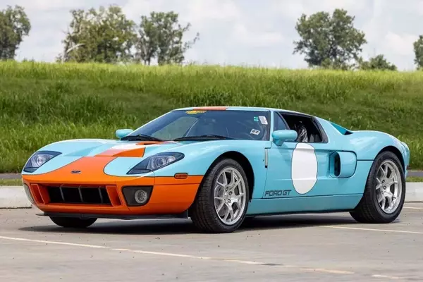 Ultra-Low Mileage 2006 Ford GT Heritage Edition Smashes Auction Records, Selling for $2.1 Million